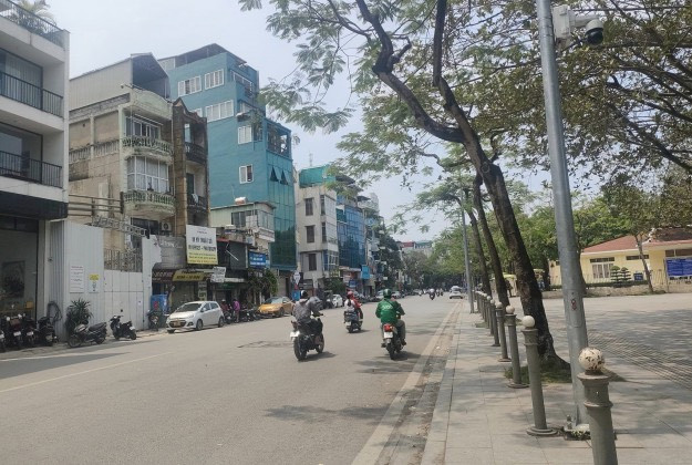 MẶT NGÕ NGỌC HÀ - LÔ GÓC 2 MẶT THOÁNG - ÔTÔ 7 CHỖ VÀO NHÀ - GIÁ 28 TỶ