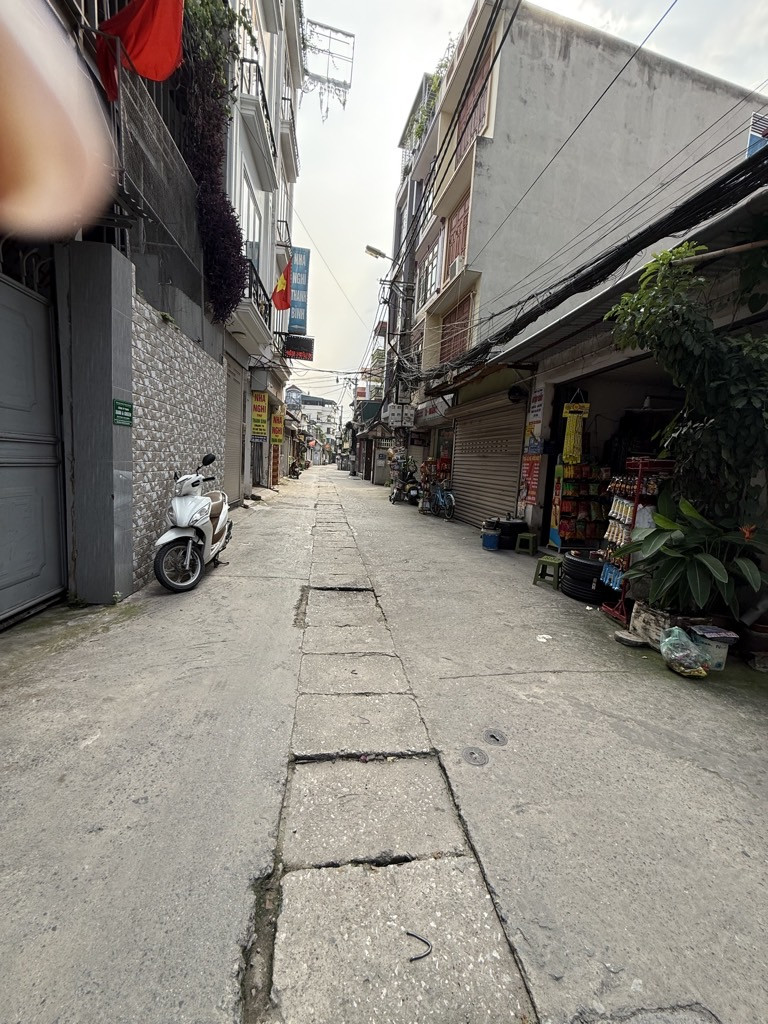 148 Ngọc Hồi 83m chỉ 8,3 tỷ, sổ đỏ nở hậu, gần ô tô thuận lợi mua bán