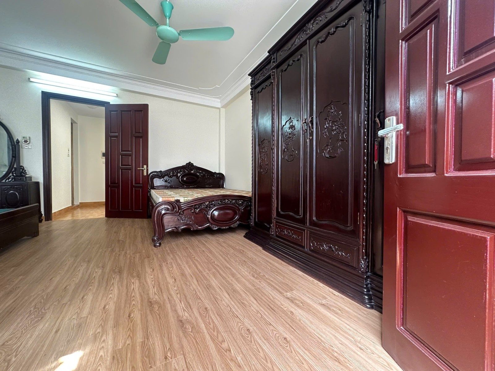 Bán nhà Ngọc Khánh 40m² full thổ cư ngang 5m giá 10 tỷ tại Đường Ngọc Khánh Phường Giảng Võ (MUA/BÁN BĐS nhắn tin Zalo 0862299066)