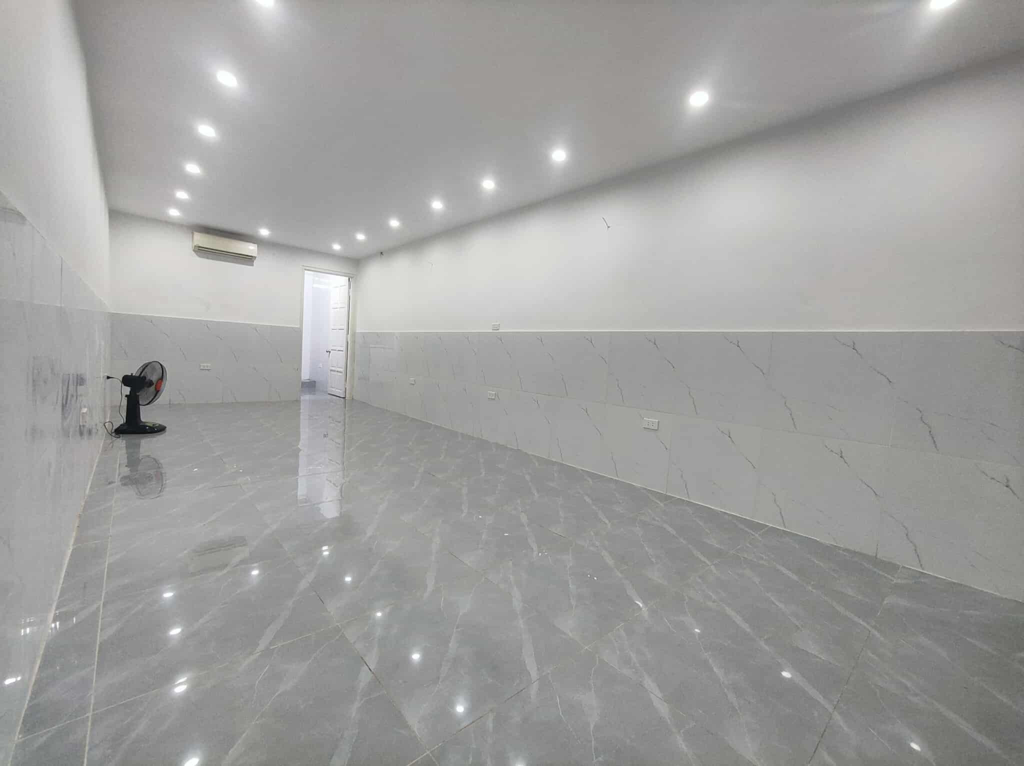 CHO THUÊ CĂN HỘ TẬP THỂ NGỌC KHÁNH, BA ĐÌNH, NHÀ ĐẸP Ở LUÔN, NGÕ THÔNG, SÂN RỘNG