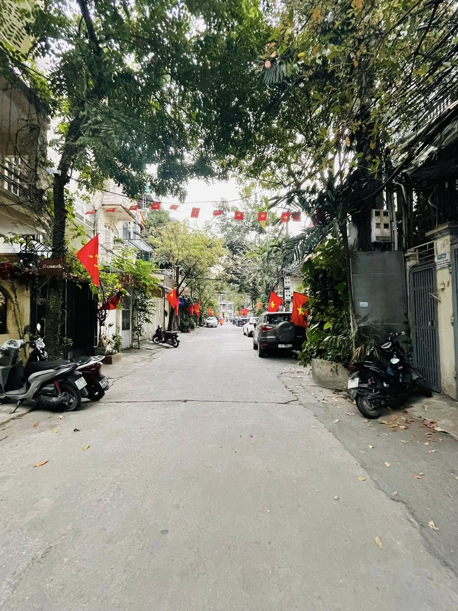 BÁN TÒA NHÀ PHỐ NGỌC KHÁNH. BA ĐÌNH. 115M2 - 8 TẦNG. THANG MÁY. GARA Ô TÔ.