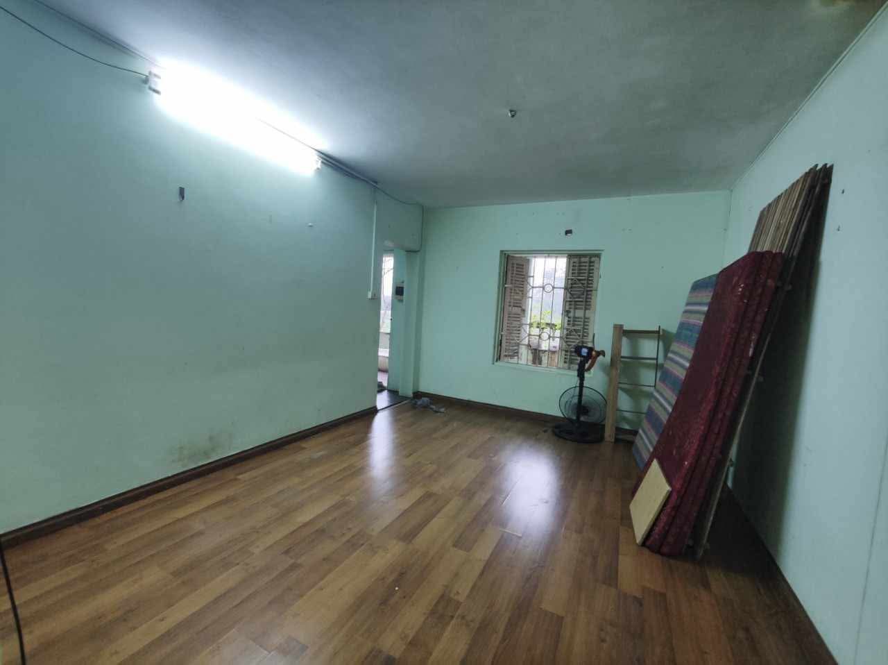 CHO THUÊ CĂN HỘ TẬP THỂ NGỌC KHÁNH, BA ĐÌNH, 2 NGỦ, VIEW PHỐ, 7 TRIỆU