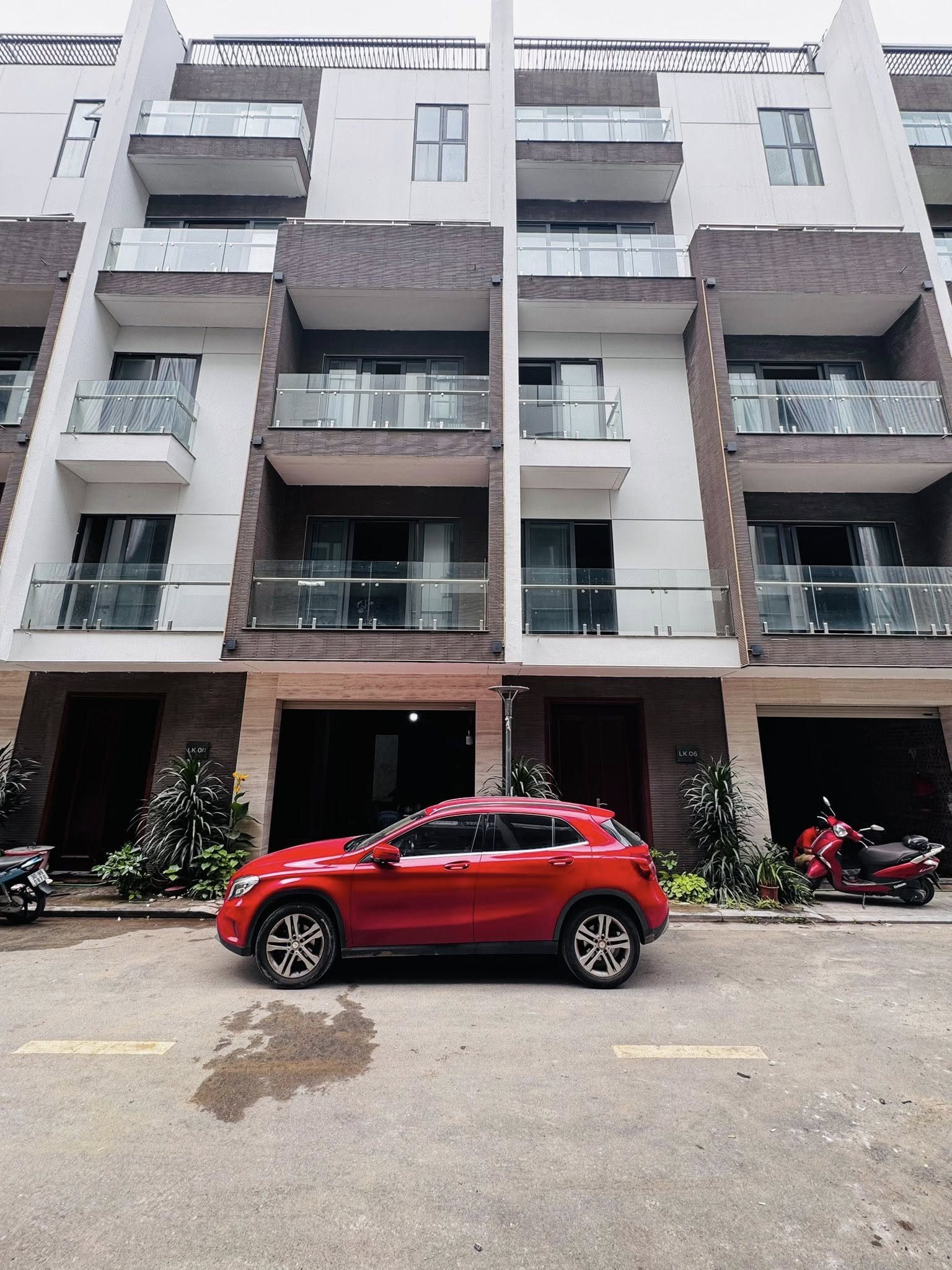 LIỀN KỀ NGỌC LÂM LONG BIÊN 76M2, MT8M - VIEW SÔNG HỒNG, CẦU LONG BIÊN - 2X TỶ