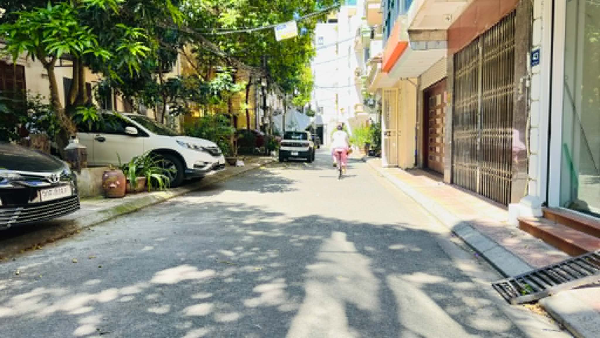bán nhà Ngọc Lâm, vỉa hè, ôtô dừng đỗ ngày đêm, gần bến xe Gia Lâm, chỉ 11.8 tỷ