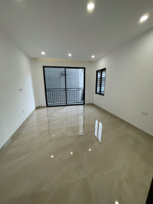 NHÀ MỚI TẶNG NỘI THẤT Ngọc Lâm- Long Biên 35m2 X 5 Tầng ,mặt tiền 3.6m, 6.59 tỷ.