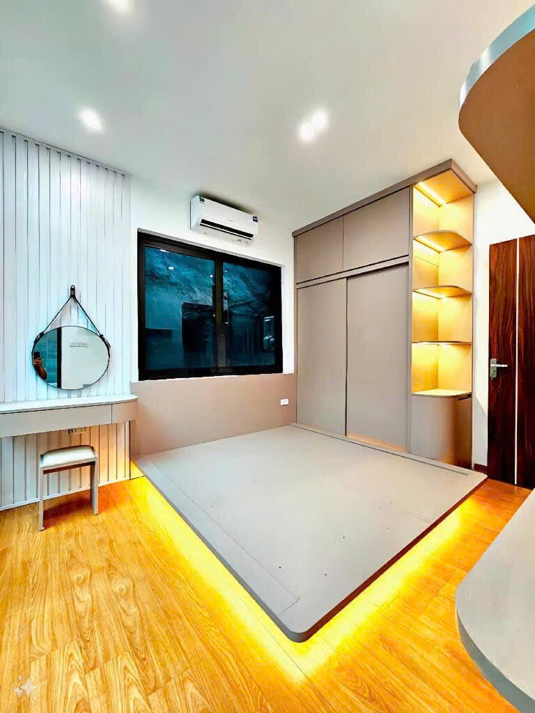 BÁN NHÀ NGỌC LÂM - LONG BIÊN  CĂN DUY NHẤT CÒN SÓT LẠI THANG MÁY – FULL NỘI THẤT CAO CẤP - DT: 40M2 X 6 TẦNG- 
GIÁ: 9.150 TỶ.CÓ TL