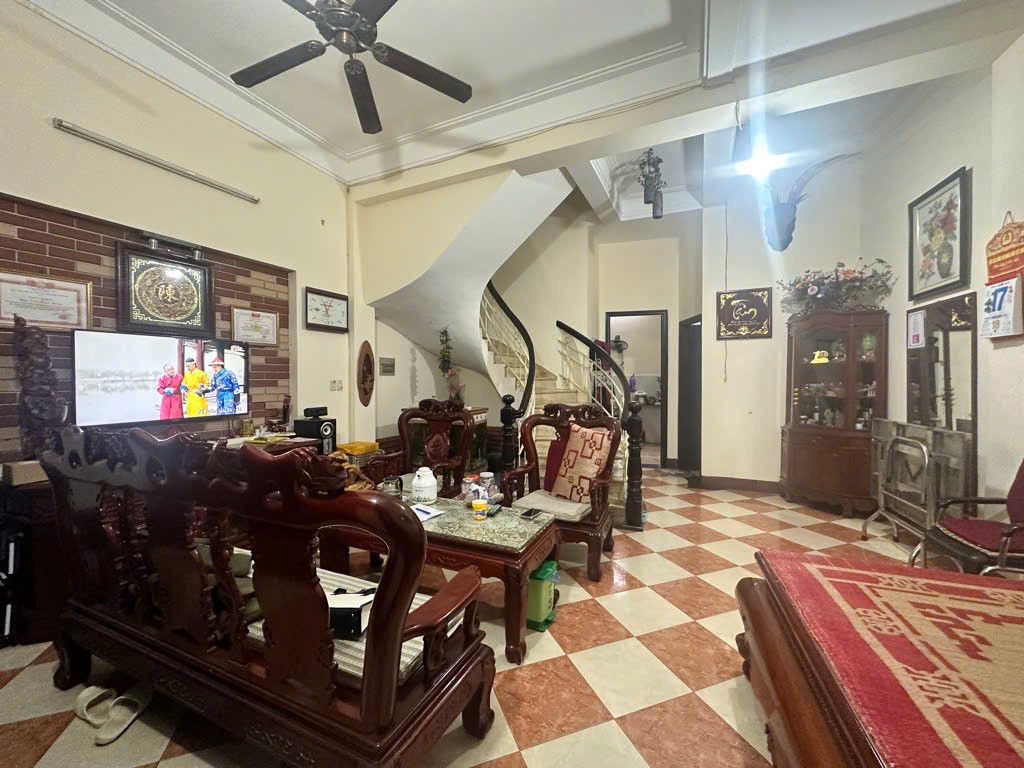 BÁN ĐẤT TẶNG NHÀ NGỌC LÂM, LONG BIÊN – CHỈ 21 TỶ. CÓ THƯƠNG LƯỢNG  - CƠ HỘI HIẾM CÓ 91M² x 5 TẦNG, GARA ÔTÔ , Ô CHỜ THANG MÁY, 

📕SỔ ĐỎ CHÍNH CHỦ  PHÁP LÝ CHUẨN.