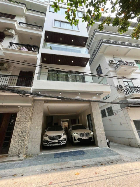 Bán nhà Ngọc Lâm, Long Biên, 5 tầng, thang máy, lô góc, cổng trường học, kinh doanh tốt . 14 tỷ.