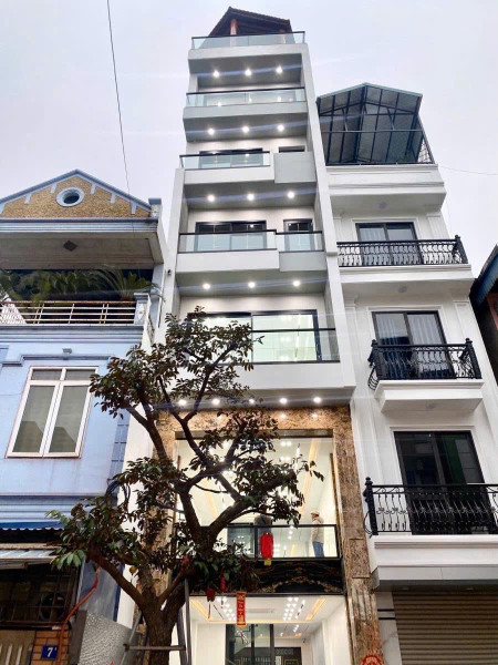 NGỌC LÂM NHÀ MỚI KÍNH COONG NGÕ THÔNG 3 Ô TÔ TRÁNH VỈA HÈ KINH DOANH