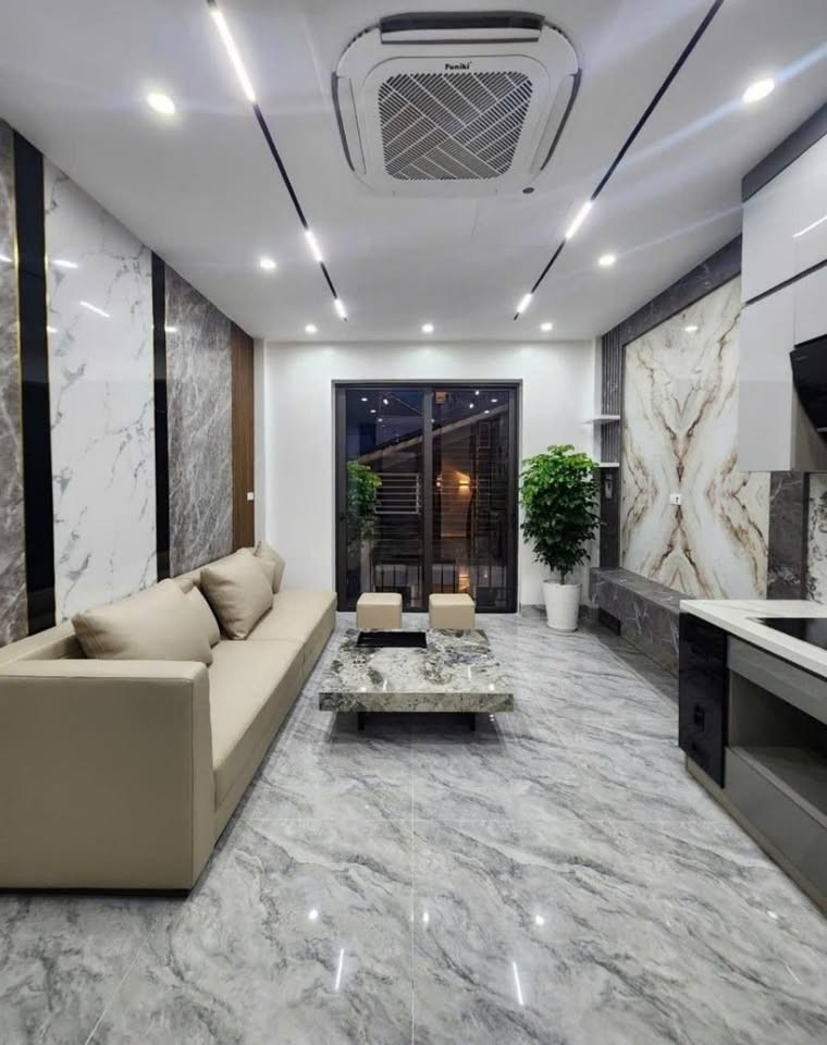 NGỌC LÂM, LONG BIÊN NHÀ MỚI Ở NGAY 5T THANG MÁY Ô TÔ ĐỖ CỬA 10P SANG PHỐ