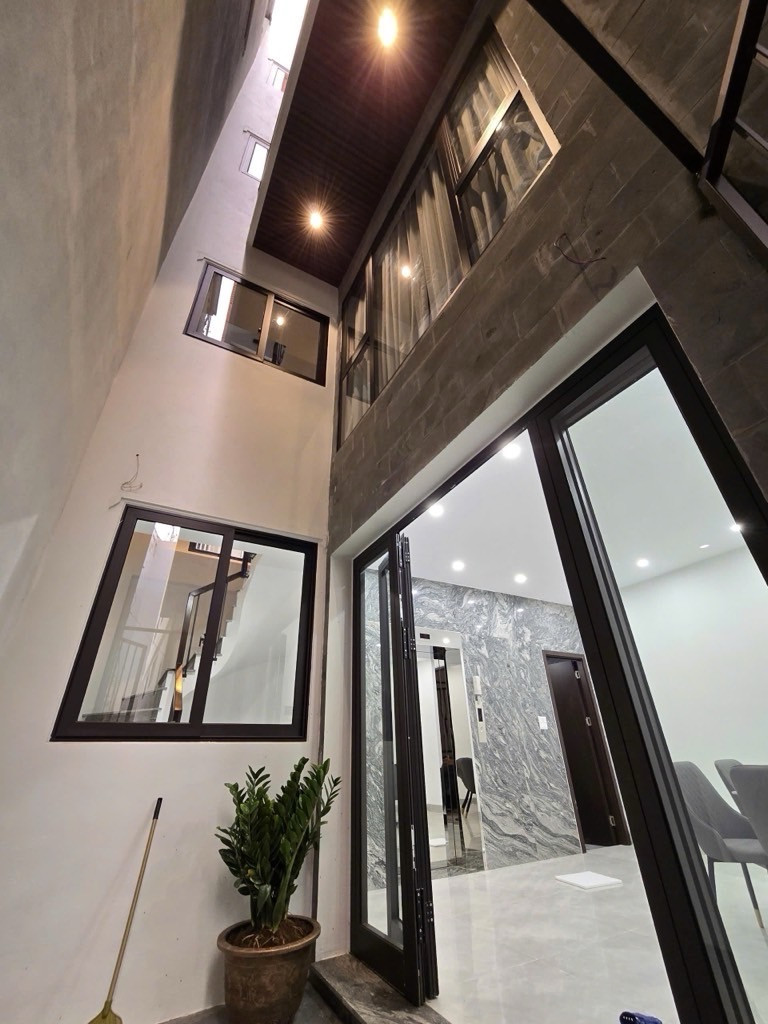 SIÊU PHẨM MỚI TINH! NHÀ 6 TẦNG THANG MÁY - NGỌC LÂM - Ô TÔ ĐỖ CỔNG - TẶNG FULL NỘI THẤT CAO CẤP!