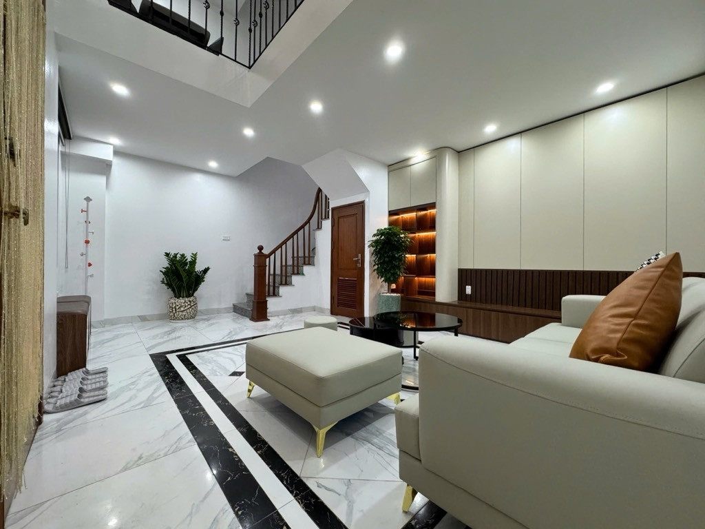 Siêu Phẩm Nhà Ngõ 24 Ngọc Lâm, Long Biên 33m2, 6T giá 8,25 tỷ (ô tô đỗ gần)