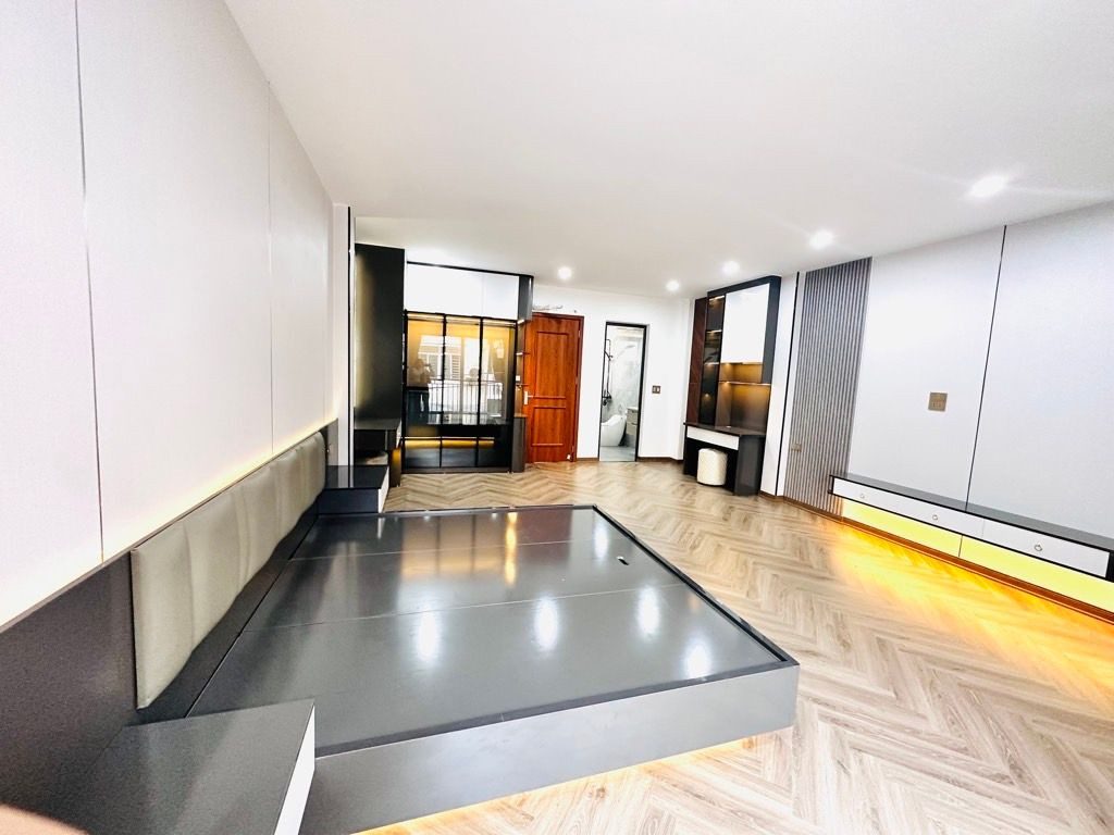 Siêu Phẩm Nhà Ngọc Lâm, Long Biên 75m2, 7T  Thang Máy, Ô Tô, chỉ 18,1 tỷ