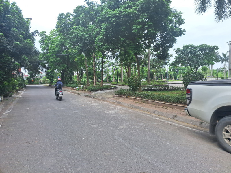 Bán đất Ngọc Thuỵ (Long Biên) 99 m, mt 4.6m, giá 15.4 tỷ