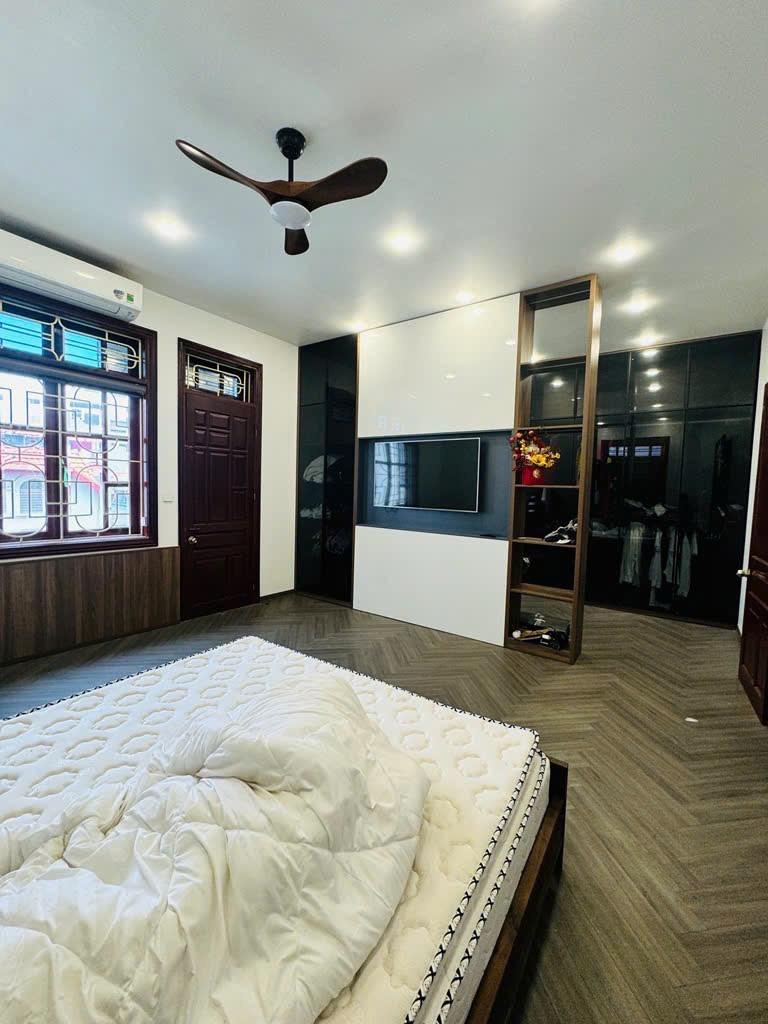 Bán nhà Ngọc Thụy (LB) 200m, 4 tầng, mt 12.2m, giá 25 tỷ