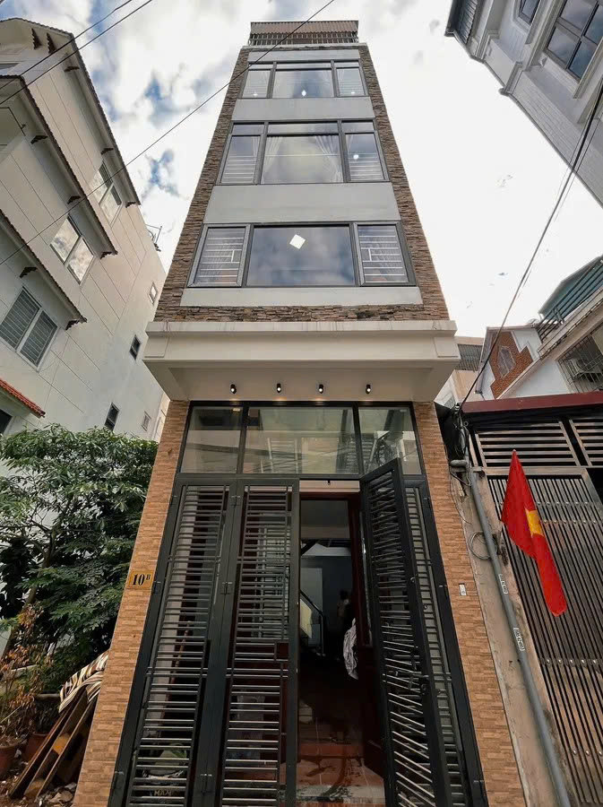 NHÀ ĐẸP Ô TÔ NGỦ TRONG NHÀ  Phố Ngọc Thụy -Long Biên 35m2 X 5 tầng,7.6 tỷ.