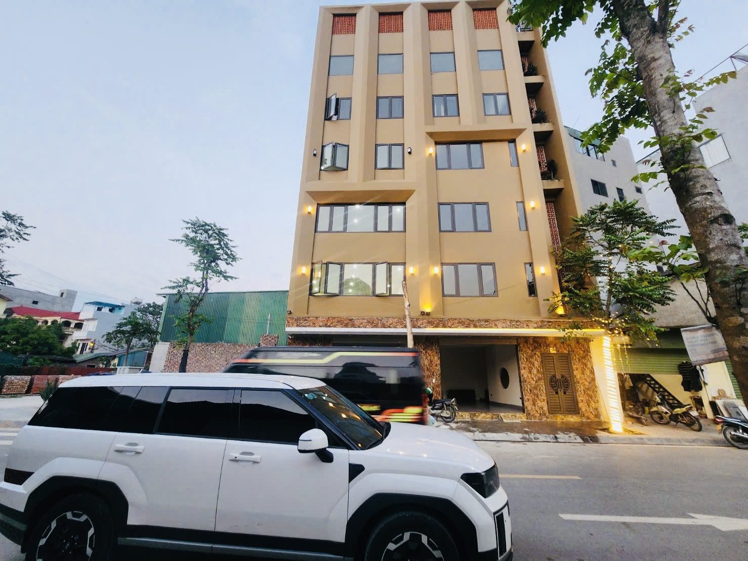 LONG BIÊN SIÊU HIẾM