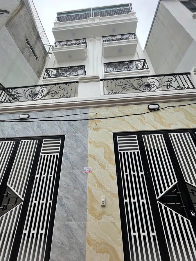 NHÀ MỚI KÍNH KOONG Ngọc Trì Thạch bàn 39m2 X 5 Tầng 6.15 tỷ Long Biên.