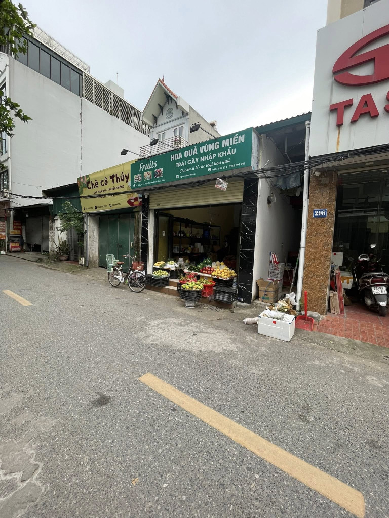 MẶT PHỐ NGỌC TRÌ, LONG BIÊN VỈA HÈ Ô TÔ TRÁNH KINH DOANH SẦM UẤT