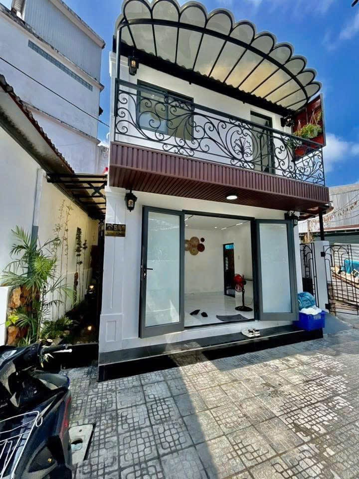 bán nhà 2 tầng kiệt ô tô Ngự Bình, TP Huế