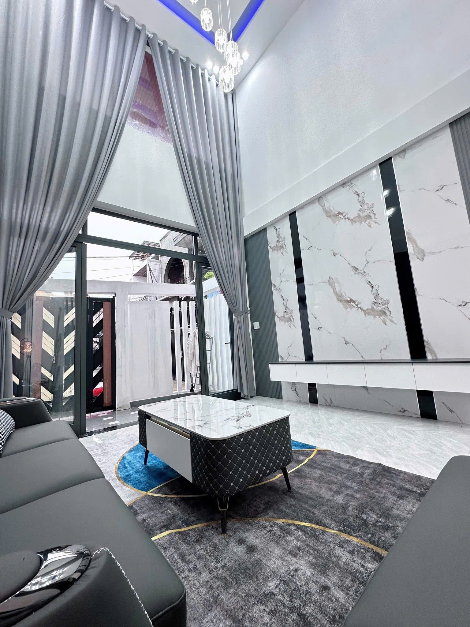 BÁN CĂN 3 TẦNG VIP NGAY TRUNG TÂM NGỰ BÌNH MỚI HOÀN THIỆN
 GIÁ CHỈ 2 TỶ 950