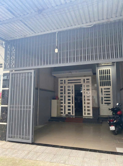 Bán nhà 1T1L, gần chợ  Tân Hiệp, DT 5X30, đường oto, sân oto chỉ 4,9 tỷ