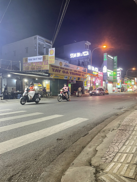 Bán nhà mặt tiền 8,2x35m giá 23,9 tỷ Đường Nguyễn Ảnh Thủ