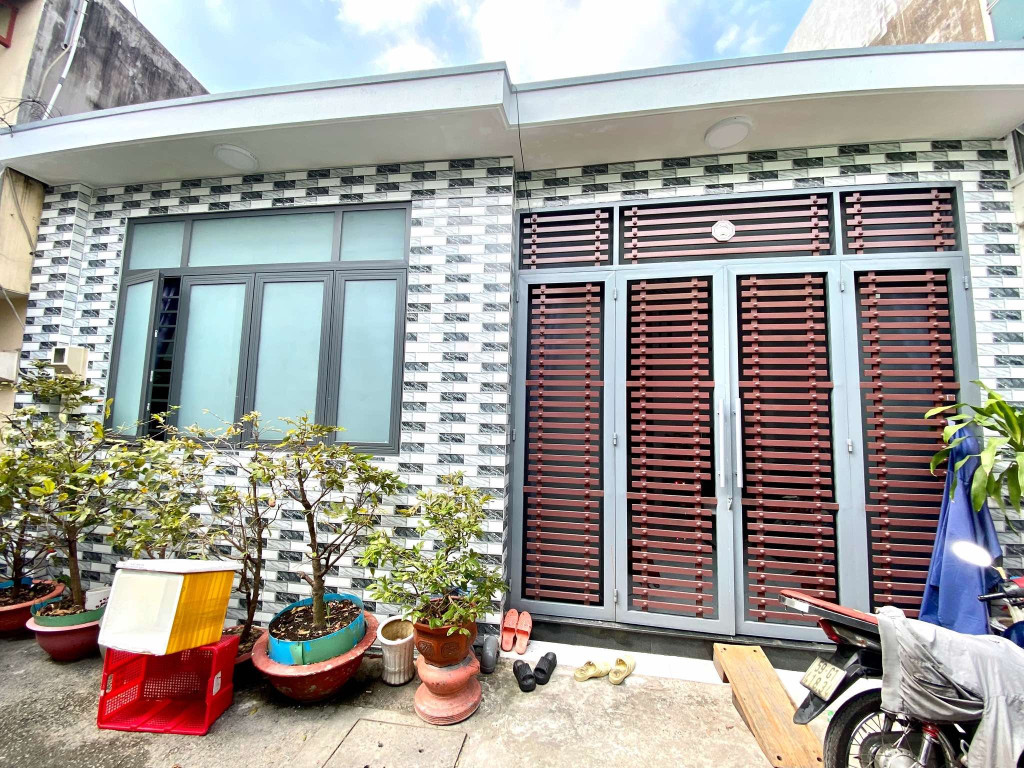NHÀ MỚI 49M2 NGANG KHỦNG 8M. 30M RA HẺM XE HƠI THÔNG, GẦN NGÃ TƯ NƯỚC ĐÁ. SÁT VÁCH HIỆP THÀNH CITY. QUẬN 12