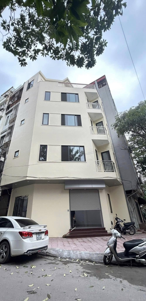 Cho thuê nhà KD Spa, VP Mặt Phố Nguyễn Bá Khoản, 5 tầng, 40m2, lô góc, vỉa hè đá bóng