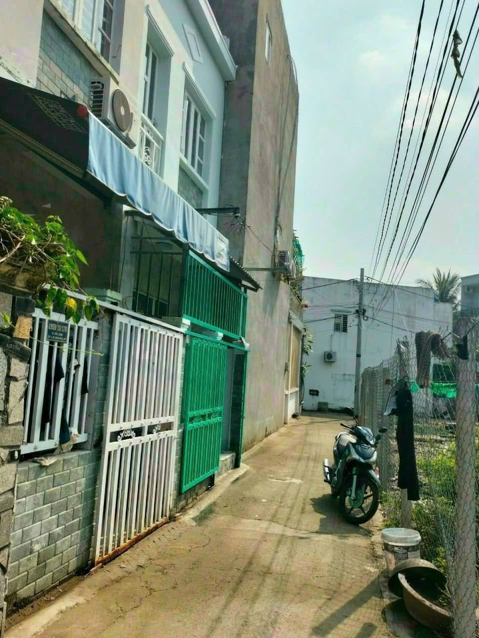 Cần bán nhà vi bằng hẻm cụt đc nhà gốc hẻm thoáng