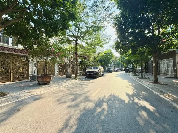 SIÊU BIỆT THỰ  LINH ĐÀM-  KHU HIẾM NHÀ BÁN - PHONG CÁCH HOÀNG GIA - Ô TÔ DỪNG ĐỖ NGÀY ĐÊM - AN NINH