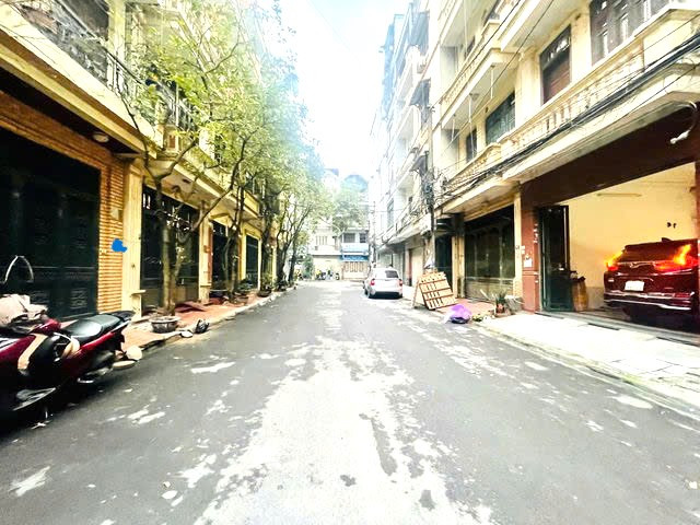 Bán gấp nhà, phân lô  4PN, 4WC tại KĐT Đại Kim, giá chào 17,8 tỷ, 57m2, Hoàng Mai, HN