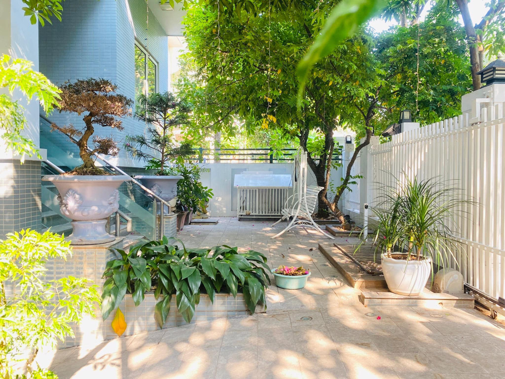 BIỆT THỰ VIP BÁN ĐẢO LINH ĐÀM - HOÀNG MAI- LÔ GÓC- DÂN XÂY - DIỆN TÍCH LỚN - GARA 3 Ô TÔ.
