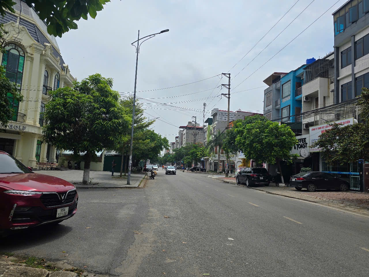 Bán căn hud-A đẹp 4 tầng. Mặt đường nguyễn cao