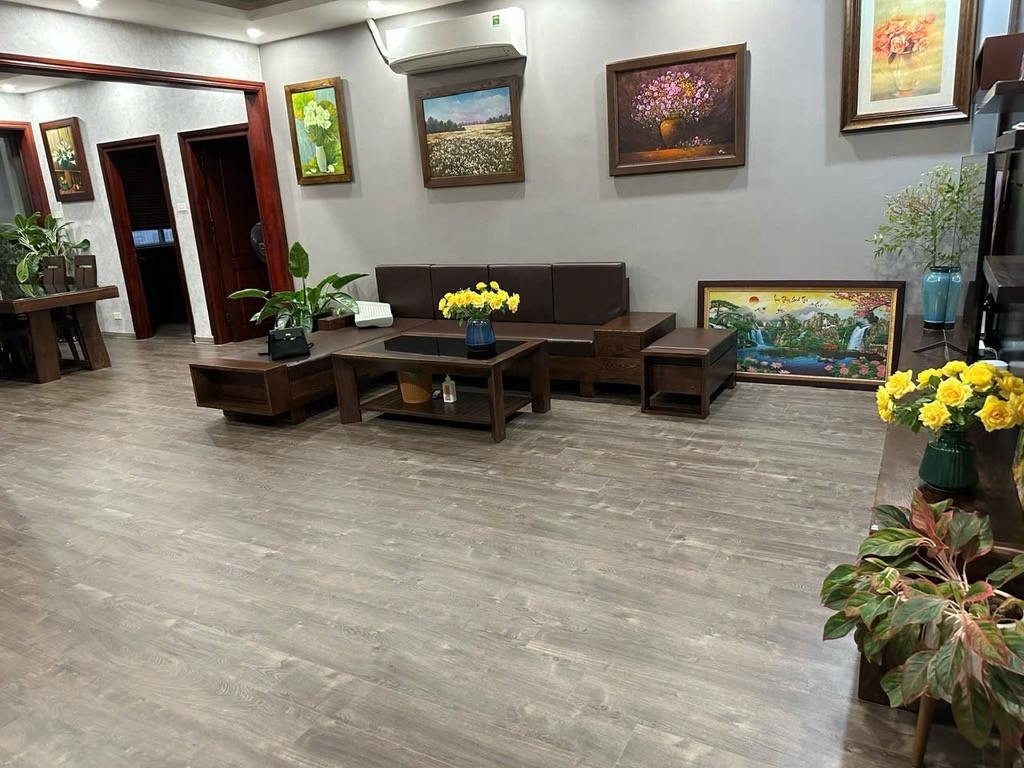 (Tin thật 100%) CH 130m2 x 3PN tại CT2 Vimeco Nguyễn Chánh - Ban công Đông Bắc - Nội thất 400 triệu