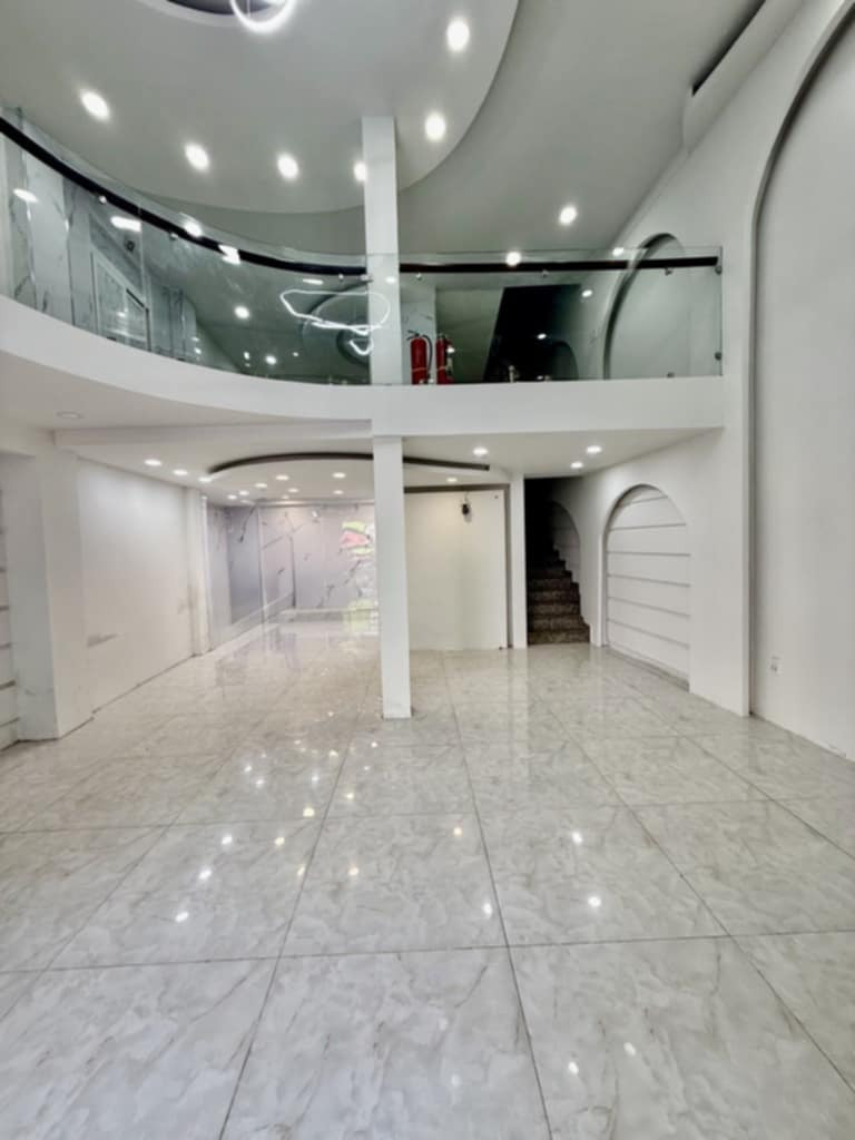 NHÀ 3 TẦNG, KHU BIỆT THỰ NGUYỄN CHÍ THANH, P.9, Q5, GẦN QUẬN 1, QUẬN 10, DT 135M², NGANG 9M, 35T