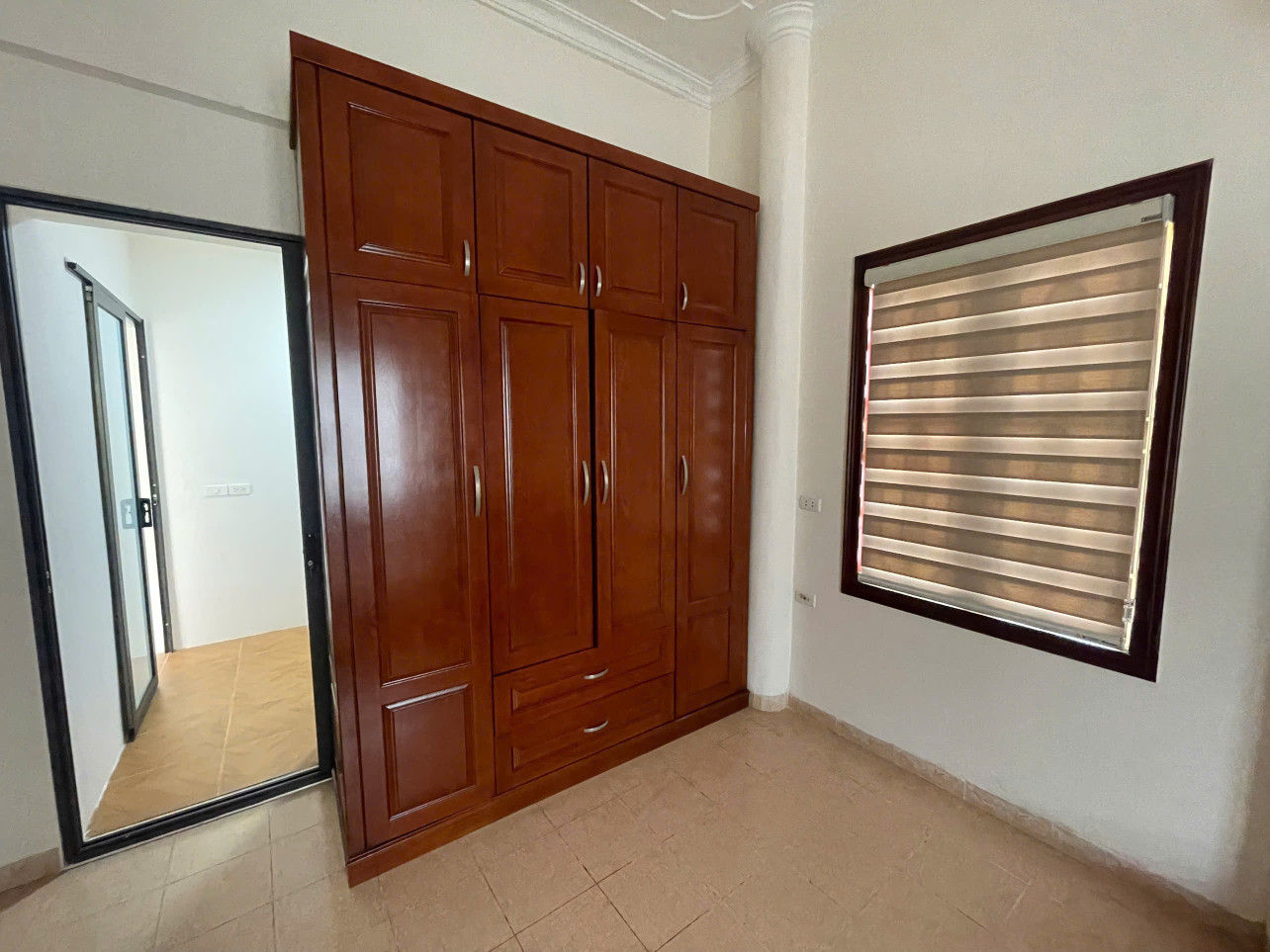 Cho thuê căn hộ Tập thể ngõ 60 Nguyễn Chí Thanh 62m2, 2 ngủ, Full đồ, ở hộ gia đình