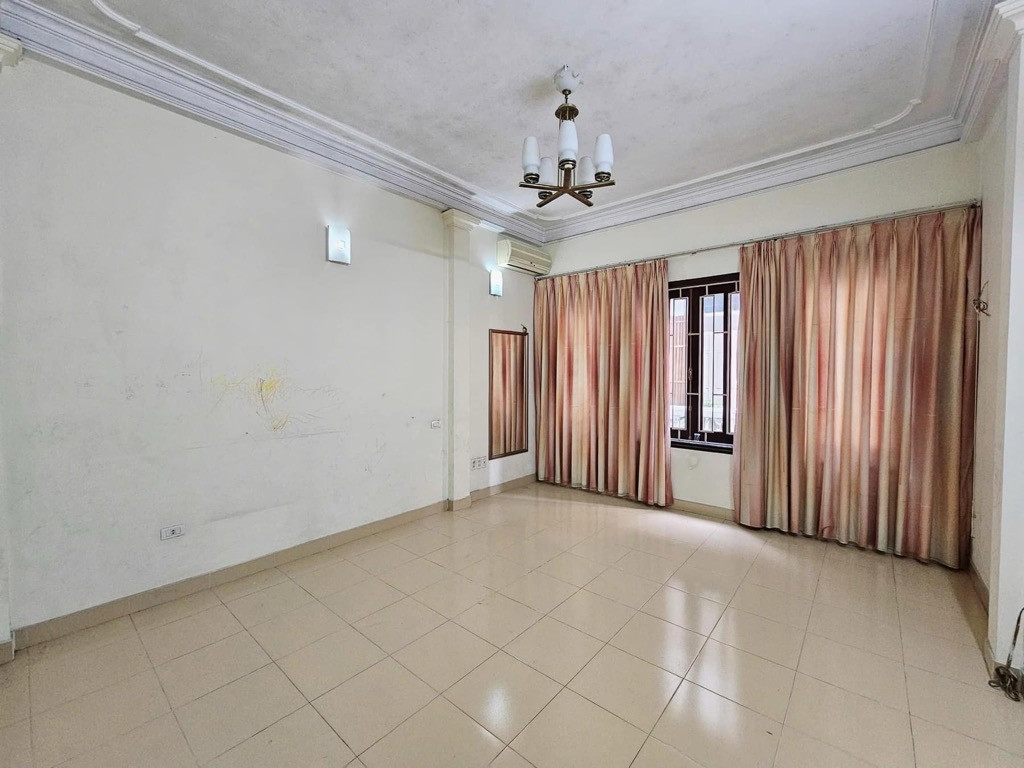 Bán nhà Nguyễn Chí Thanh, Đống Đa, 40m2, 4 tầng, Mt 5m, chỉ 18.7 tỷ