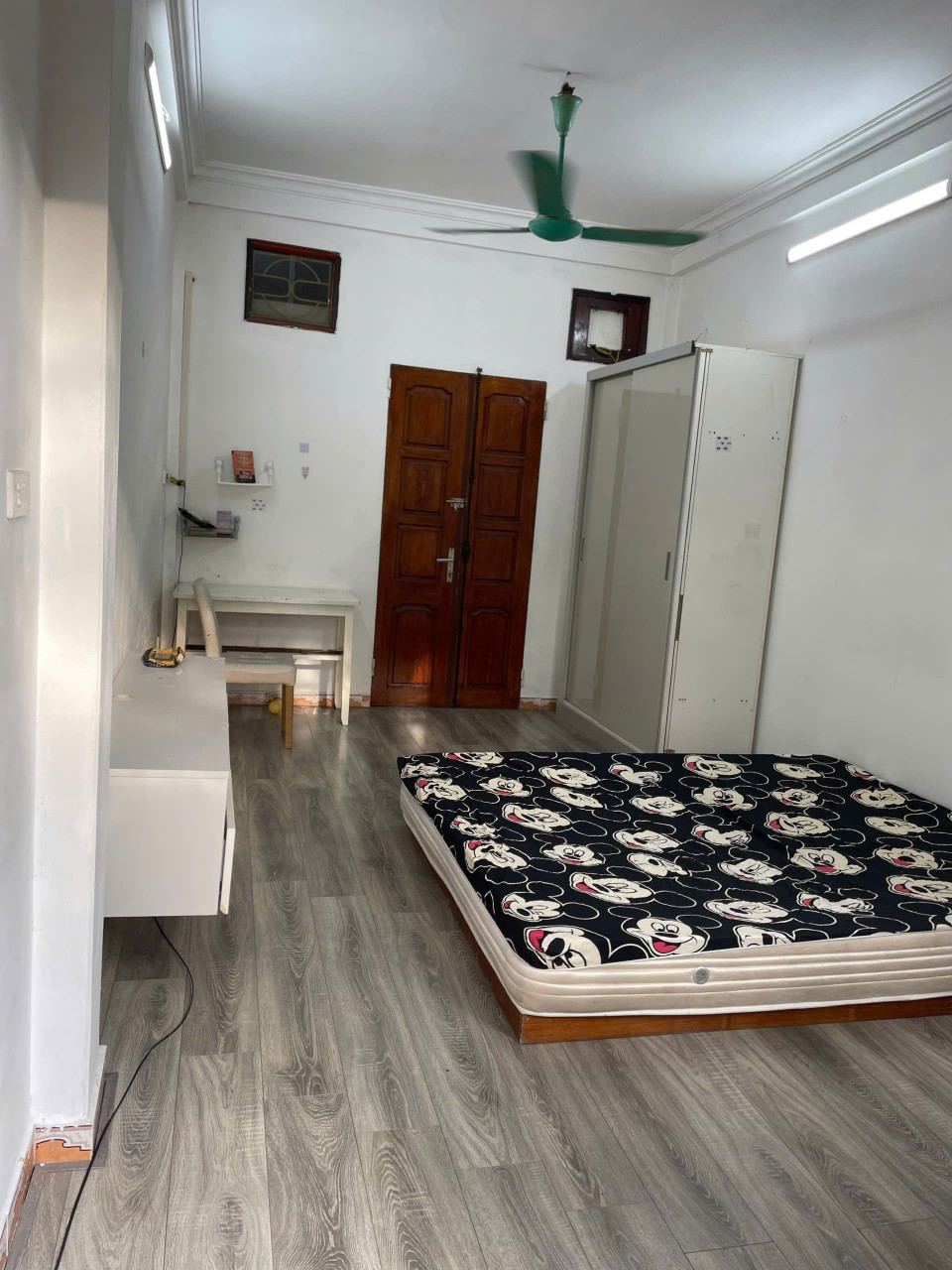 Cho thuê căn hộ tập thể ngõ Nguyễn Chí Thanh,  33m2x2 tầngx2 ngủ.1 wc, 7 triệu/tháng.