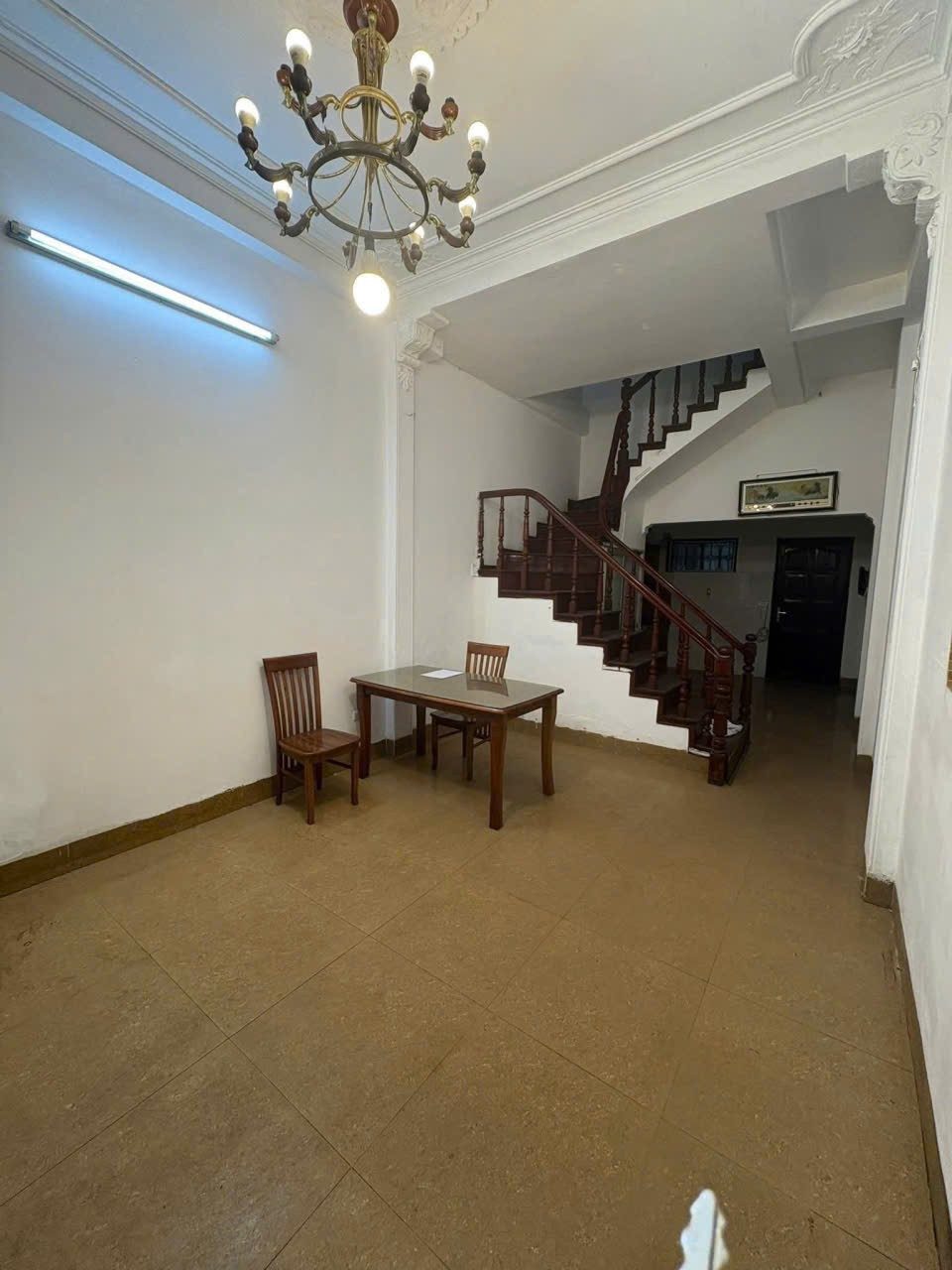 Cho Thuê Nhà Nguyễn Chí Thanh 40M² 4,5 Tầng 4 Ngủ - Nội Thất Trống - Ở,Kinh Doanh VP.. Giá Thuê 18tr