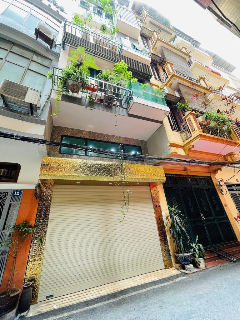 Tôi chính chủ bán nhà ngõ 99 Nguyễn Chí Thanh ô tô tránh, đỗ trong nhà nhà 6 tầng, 10 phòng ngủ có gara giá cực tốt!