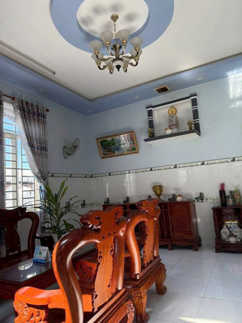 Nhà p Tân an: 6 x 23 nở hậu 9,5m. Thổ cư 100m. 2 p ngủ. 0815422197