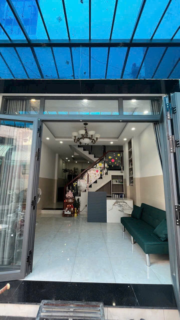Bán nhà đẹp 3 tầng BTCT, 4 phòng ngủ, Giá 1.35 tỷ ngay Thủ Dầu Một, Bình Dương, Gần BV Hoàn Mỹ Bình Dương, Sổ sẵn