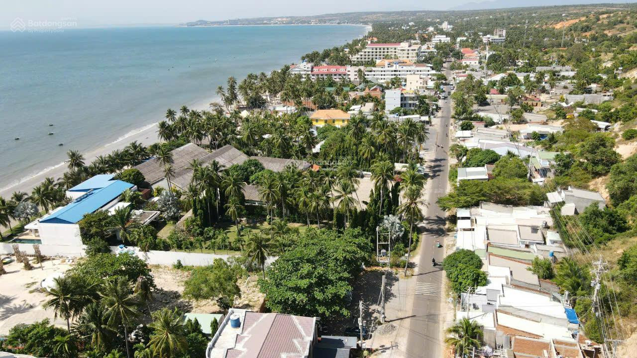 Bán lô đất lớn mặt tiền Nguyễn ĐÌnh Chiểu khu phố 1 Hàm Tiến, xây dựng cao tầng. LH: 0974090487