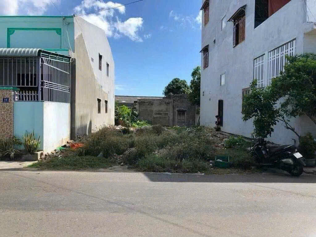 Bán gấp 460m2 có thổ cư Nguyễn Đình Chiểu, Mũi né- giá chỉ 15 tỷ. LH: 0974090487