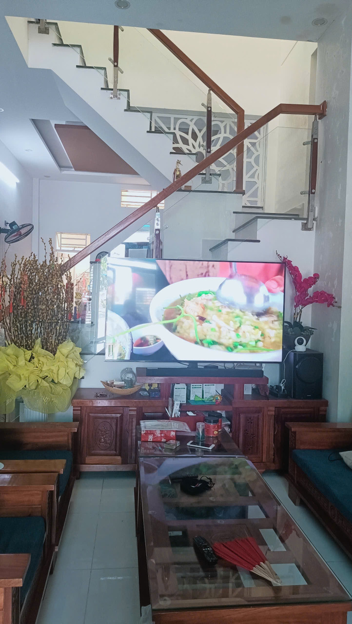 Cần bán nhà 2 tầng, số 179 Nguyễn Đình Chiểu phường Ngũ Hành Sơn. Đà Nẵng. Liên hệ sđt; 0973709618.Nhà 2 tầng ,mặt tiền, số nhà đẹp 179. Nhà gần trường học, bệnh viện, chợ, khu đi tích K20 của Đà Nẵng. Gần biển và Sông Hàn.Rất thích hợp để ở hoặc đầu tư l
