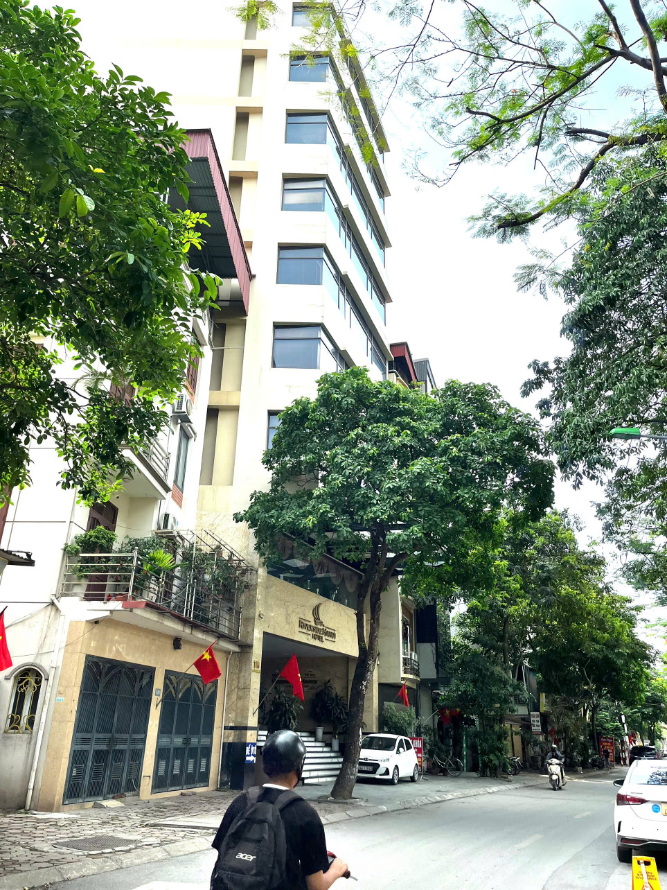 Bán nhà mặt phố Q Cầu Giấy, vị trí đẹp, ô tô 2 chiều, vỉa hè rộng, MT5m nhỉnh 29 tỷ