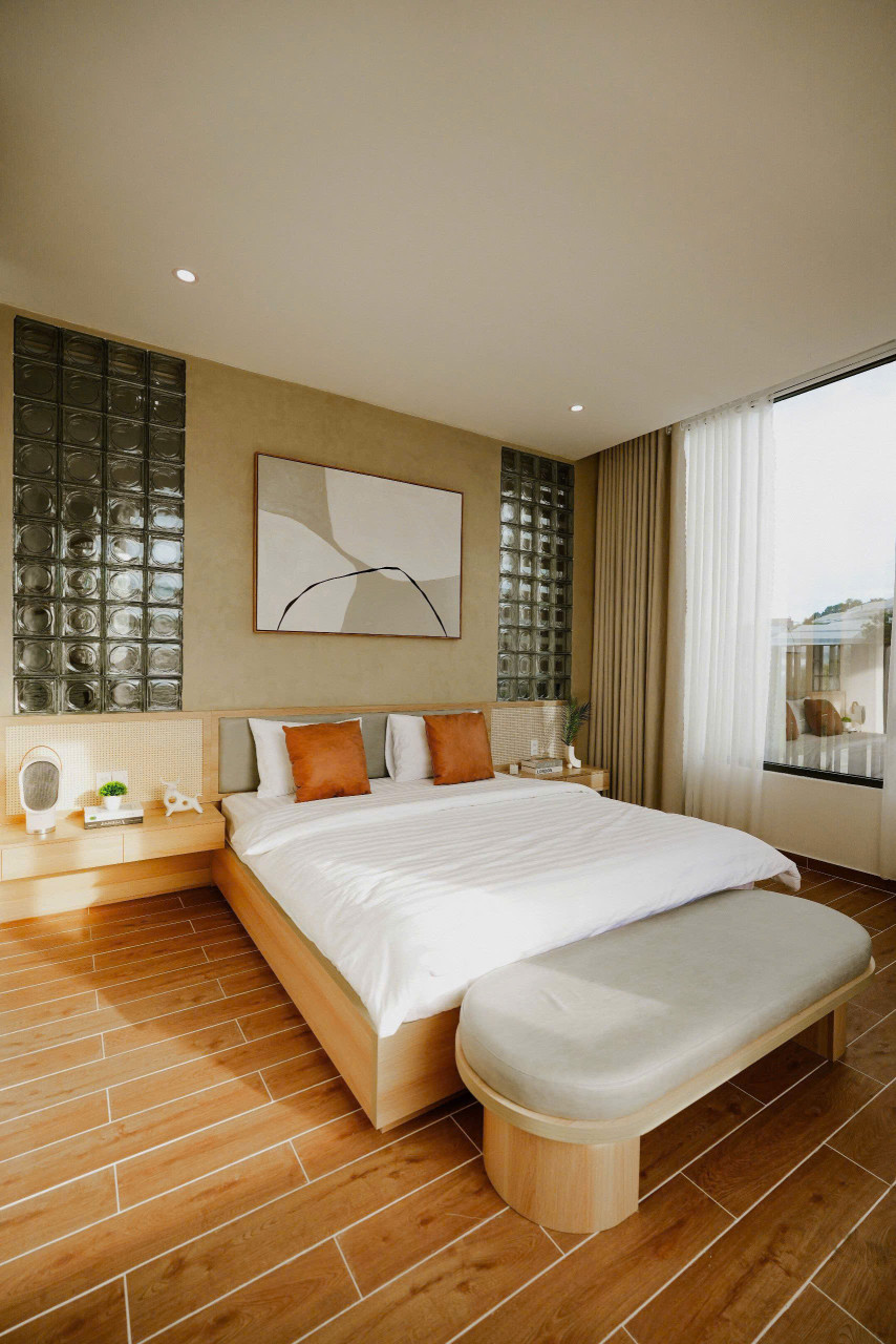 Villa - Hẻm ô tô lớn - 4 tầng - 10 phòng - 9 WC - Sổ riêng - đường Nguyễn Đình Quân, Phường 5, Đà Lạt, đường trước nhà 5m