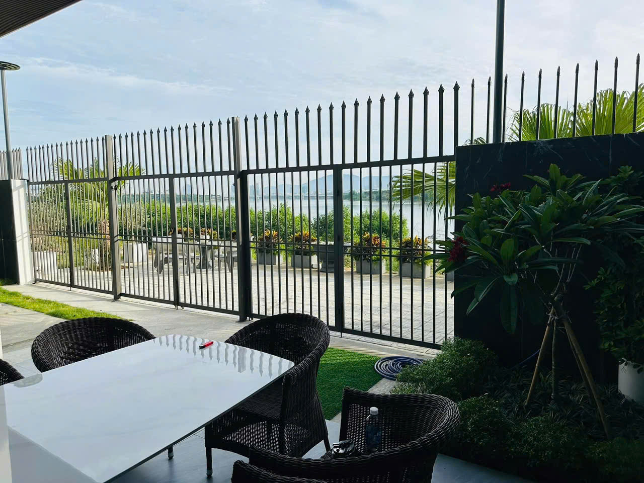 Cho thuê villa view sông 3 tầng Nguyễn Đình Thi , Hoà Xuân - Ven sông thoáng mát