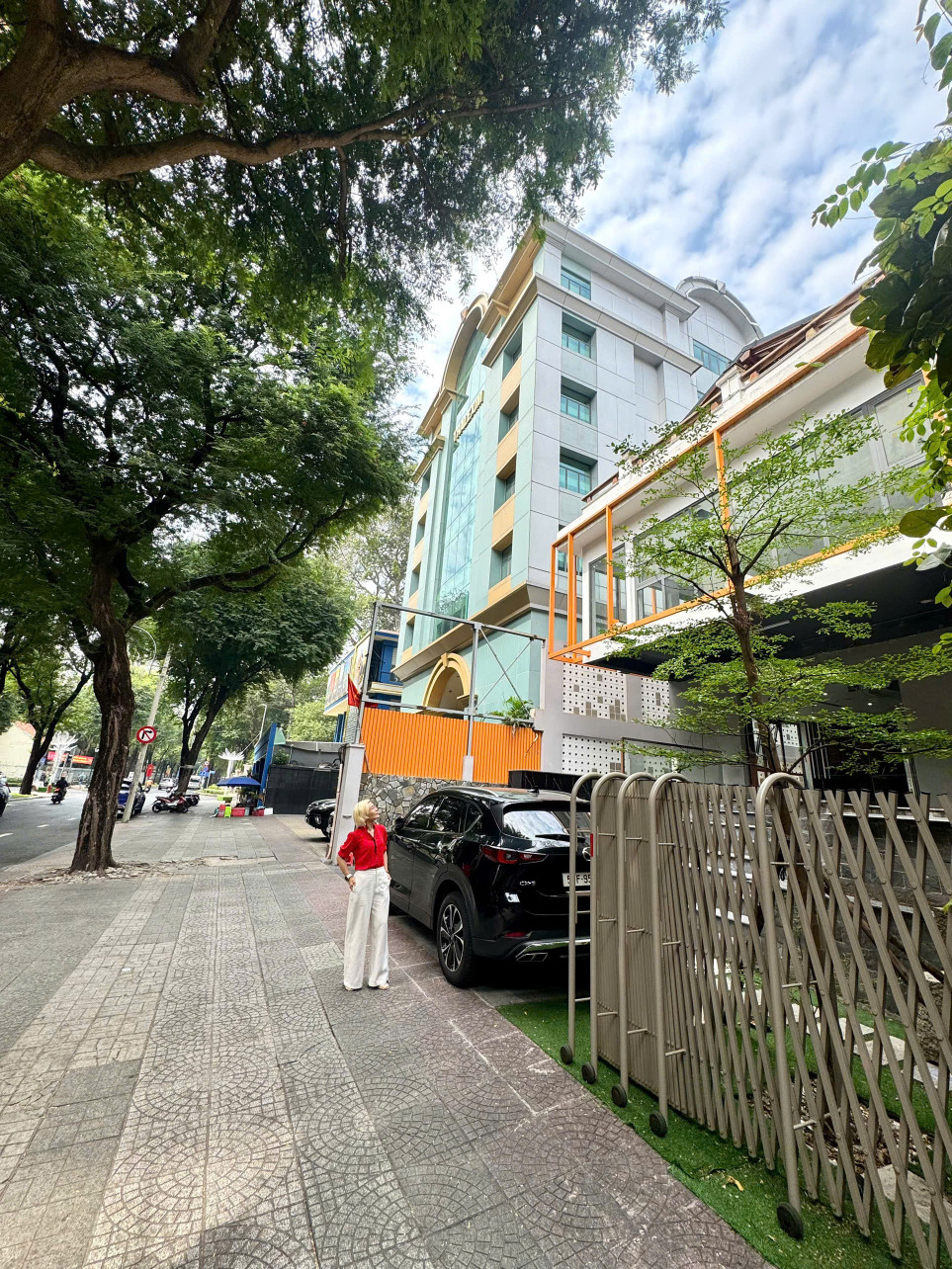 SẢN PHẨM KHAN HIẾM BÁN - 100 NGUYẼN DU, QUẬN 1